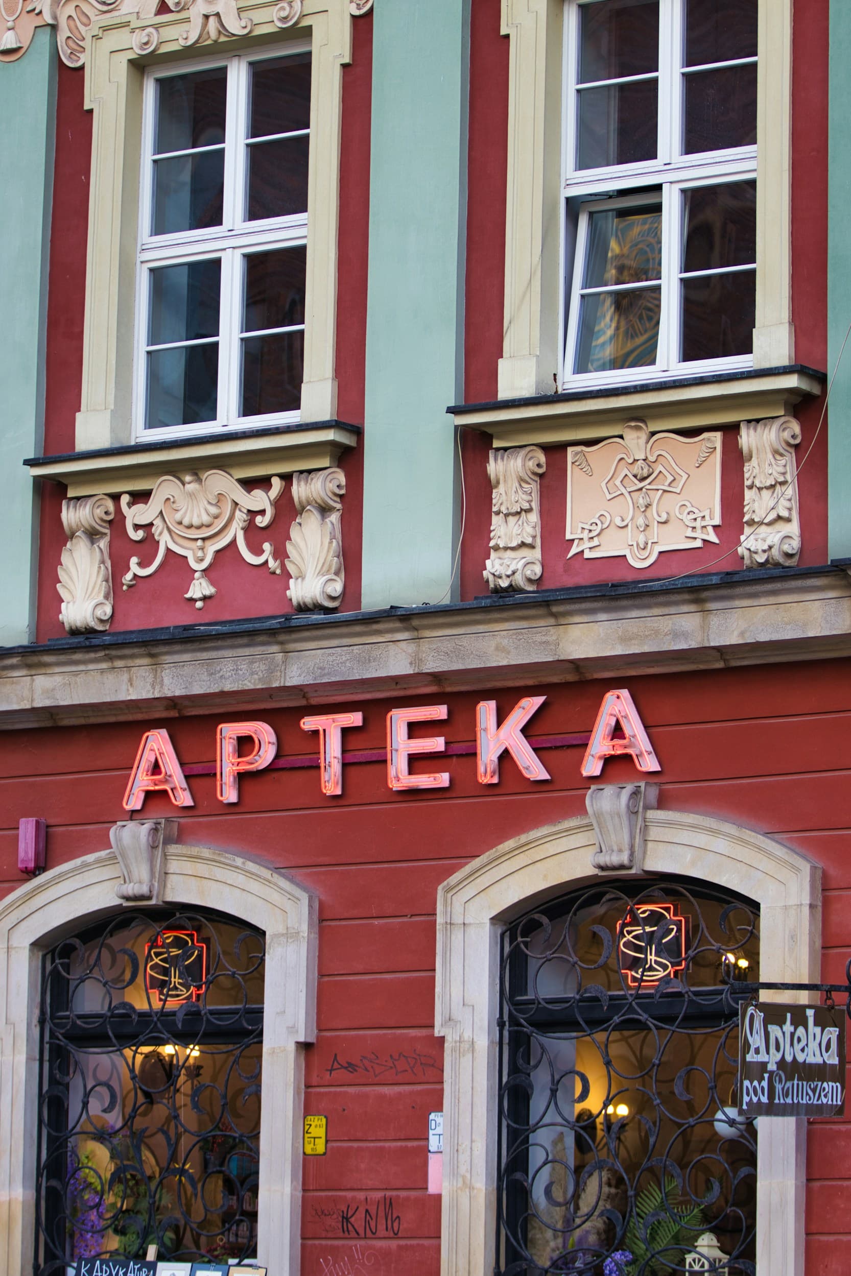 Ремонт аптек или магазинов под ключ